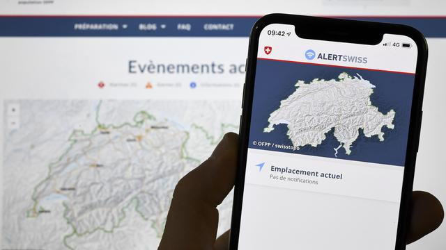 L'application Alertswiss transmet à la population des informations importantes et alertes de la Confédération. [Keystone - Anthony Anex]