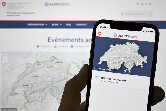 L'application Alertswiss transmet à la population des informations importantes et alertes de la Confédération. [Keystone - Anthony Anex]