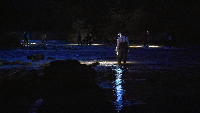 La pêche de la dernière chance pour l'apron le roi du Doubs. [RTS - Gaël Klein]