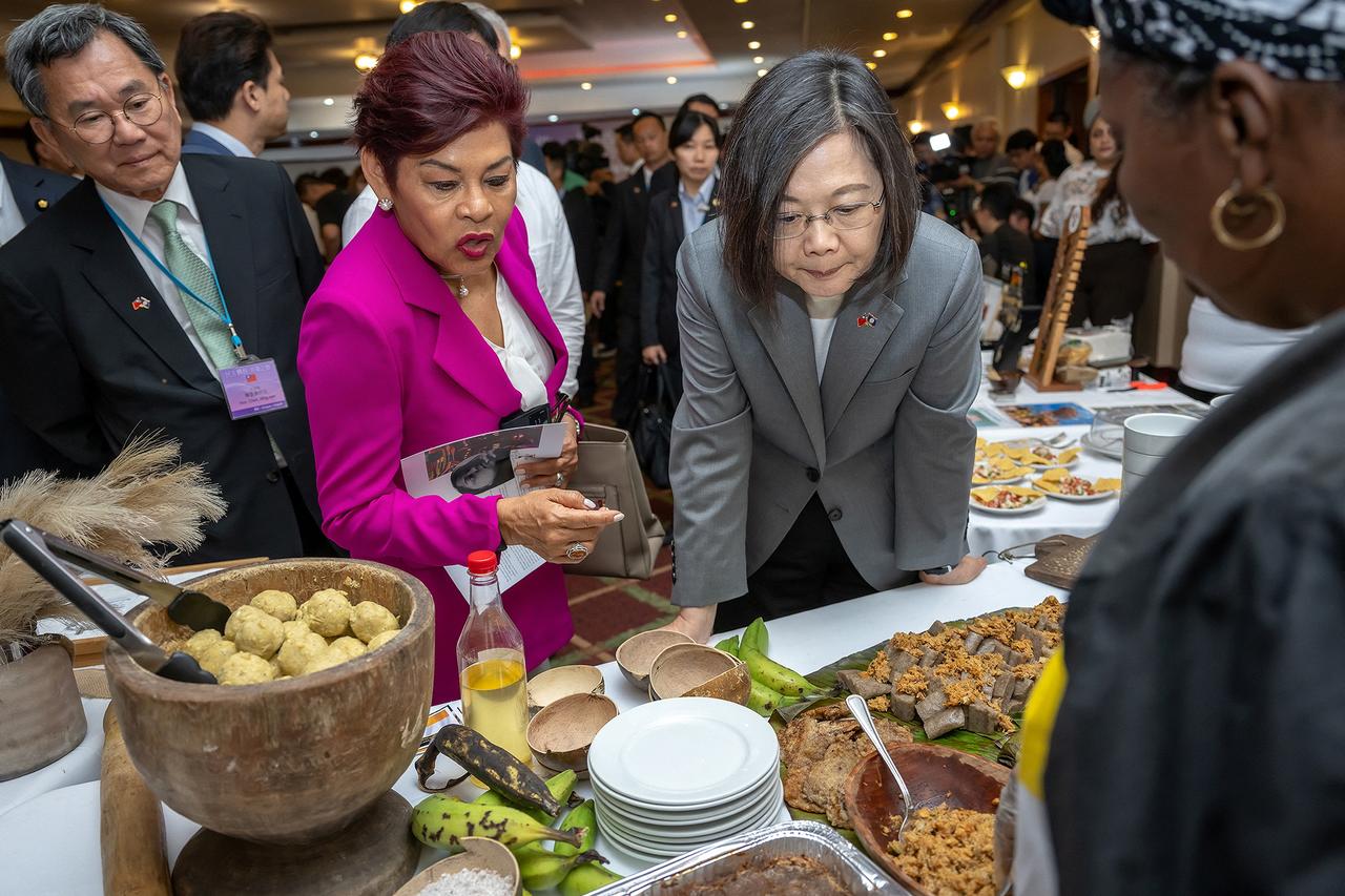 Lors de sa tournée en Amérique latine, Tsai Ing-wen a fait escale à Belmopan, la capitale du Belize, où elle a participé à un événement sur l'empowerment des femmes. [Reuters - Taiwan Presidential Office]