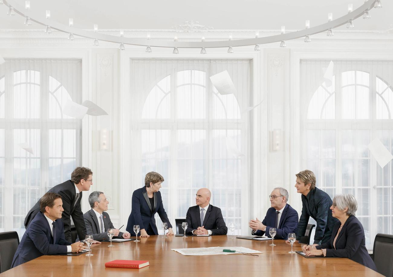 La photo officielle du Conseil fédéral 2023, avec le chancelier de la Confédération Walter Thurnherr tout à gauche. [Keystone - Matthieu Gafsou/Chancellerie de la Confédération]