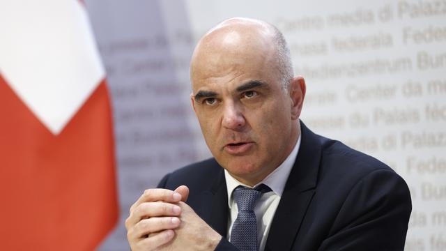 Le conseiller fédéral Alain Berset, lors d'une conférence de presse le 10 mars 2023 à Berne. [Keystone - Peter Klaunzer]