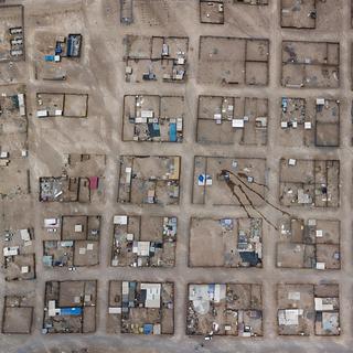 Une vue aérienne de quartiers ouvriers chiliens où de nombreuses familles vivent dans des bidonvilles (image d'illustration). [Keystone/AP Photo - Matias Delacroix]
