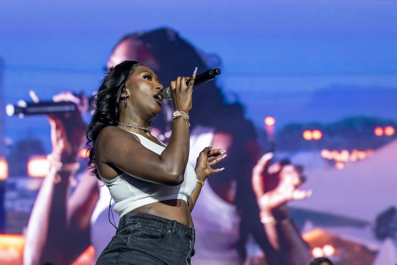 La chanteuse Aya Nakamura sur la Grande scène du Paléo Festival de Nyon, le 22 juillet 2023. [Keystone - Martial Trezzini]