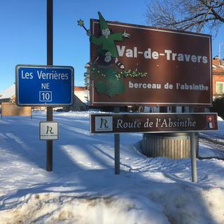 Le village des Verrières, côté suisse juste après la douane franco-suisse. [RTS - Christophe Canut]