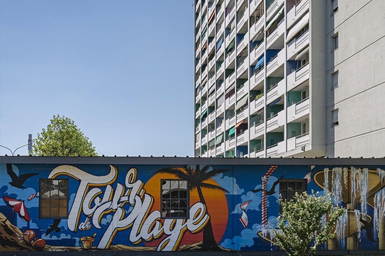 Mémoires de Carouge, fresque murale au pied des tours. [L'Oeil d'Anouk - Anouk Ruffieux]