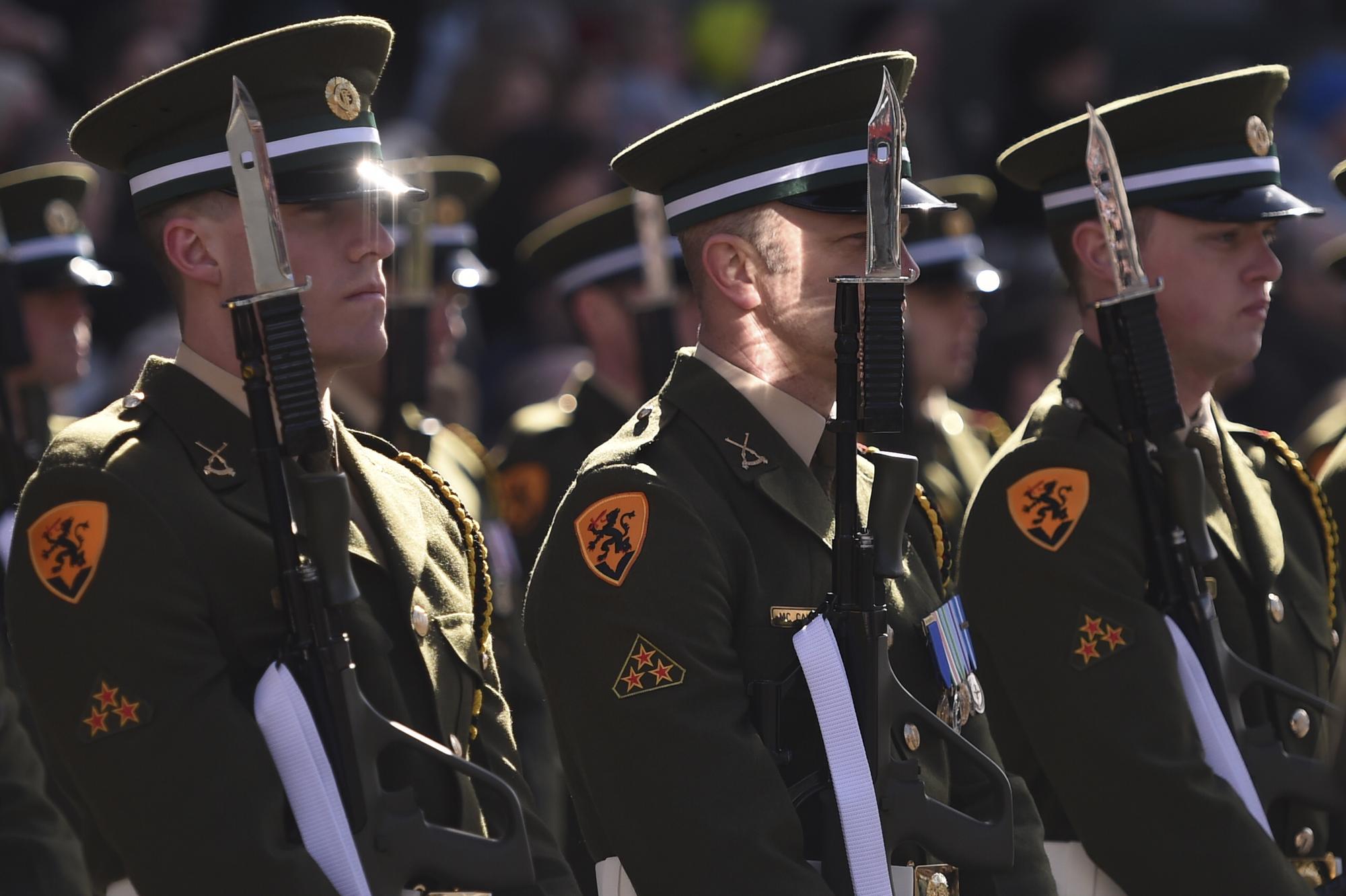 Les membres de la garde d'honneur photographiés à Dublin, le 27 mars 2016. [reuters - Clodagh Kilcoyne]