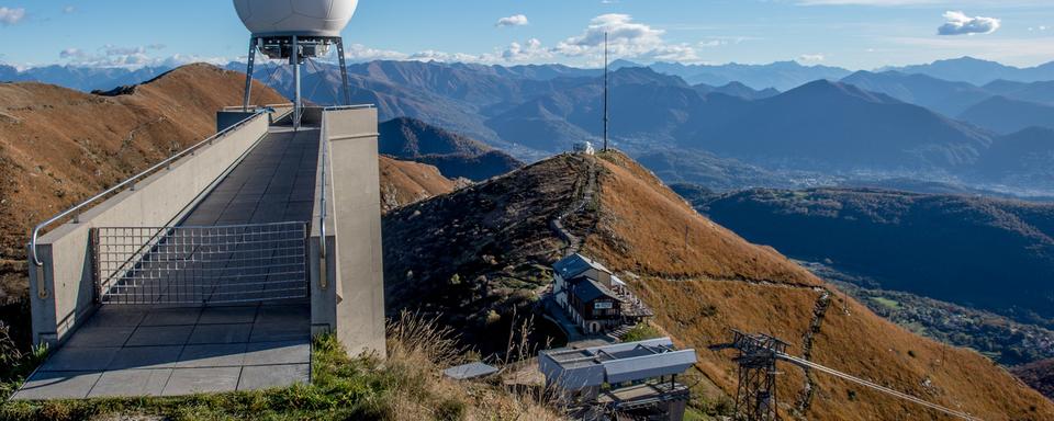 Le sud des Alpes (ici depuis le Monte Lema au Tessin), est particulièrement touché par le manque de pluie. [Ti-Press/Keystone - Francesca Agosta]