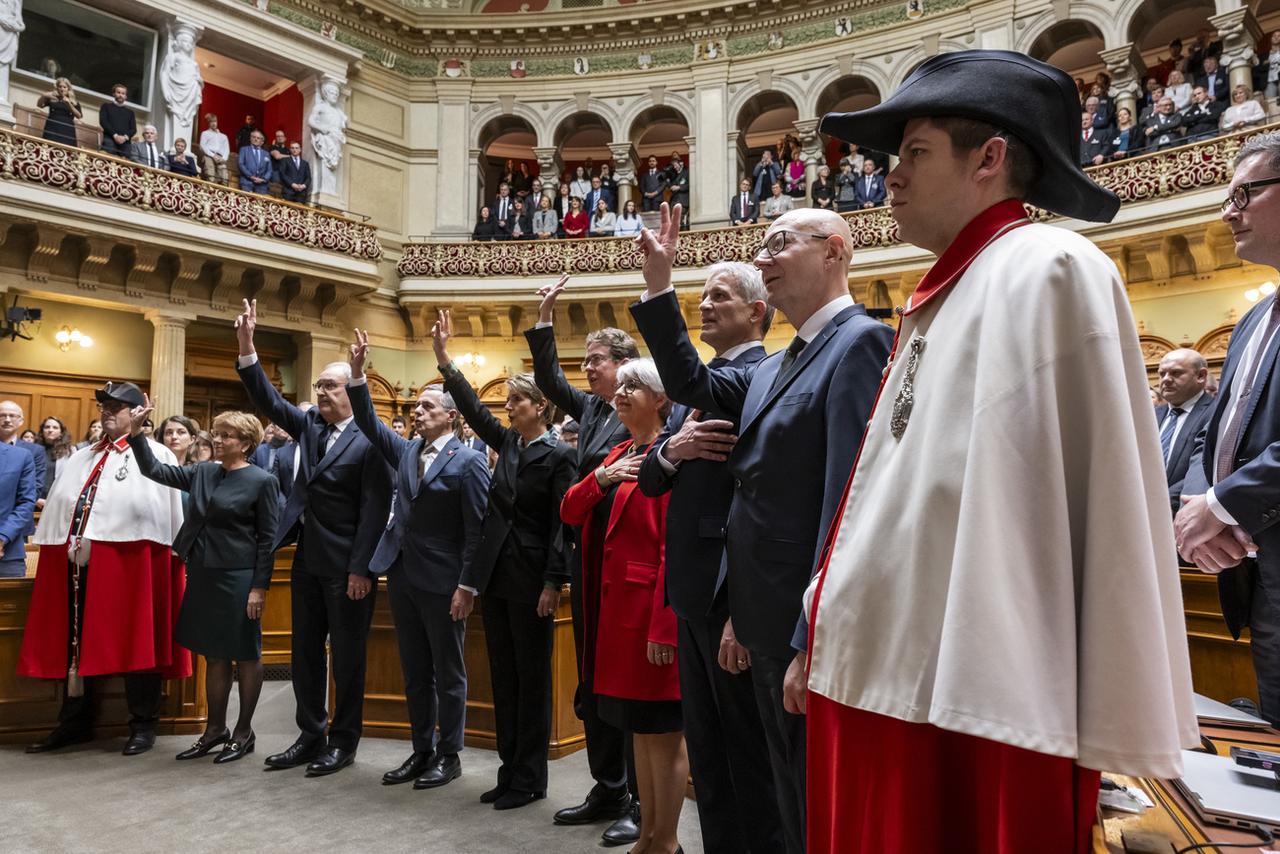 Le nouveau Conseil fédéral prête serment. [Keystone - Peter Schneider]