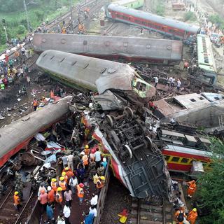 Collision entre plusieurs trains à Balasore, en Inde. [Keystone - EPA/National Disaster Response Force]