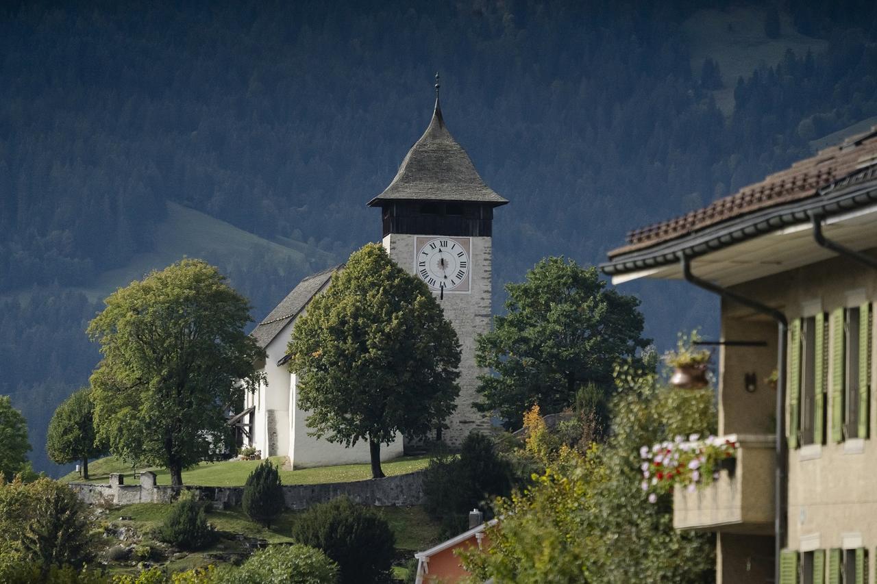 Le temple de Château-d'Oex juché sur sa colline. [L'Oeil d'Anouk - Anouk Ruffieux]