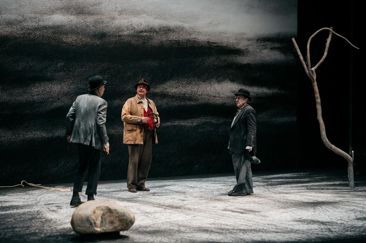 "En attendant Godot" dans la mise en scène d'Alain Françon au Théâtre de Carouge. [Théâtre de Carouge - Thomas O'Brien]