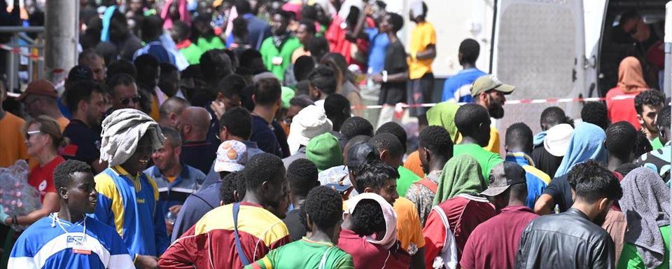 Le gouvernement italien doit annoncer de nouvelles mesures pour endiguer les arrivées de migrants. [Keystone]