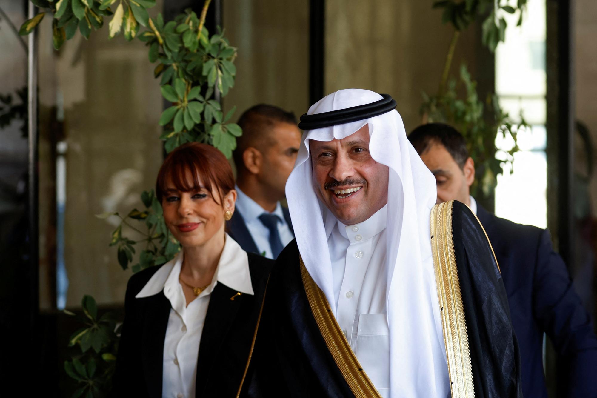 L'ambassadeur saoudien Nayef al-Sudaïri lors de sa visite à Ramallah, en Cisjordanie occupée, le 26 septembre 2023. [reuters - Mohammed Torokman]