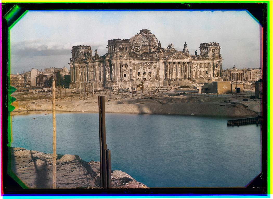 Le Reichtag, Berlin, Allemagne. Werner Bischof, 1946. [Werner Bischof Estate/Magnum Photos - Werner Bischof]