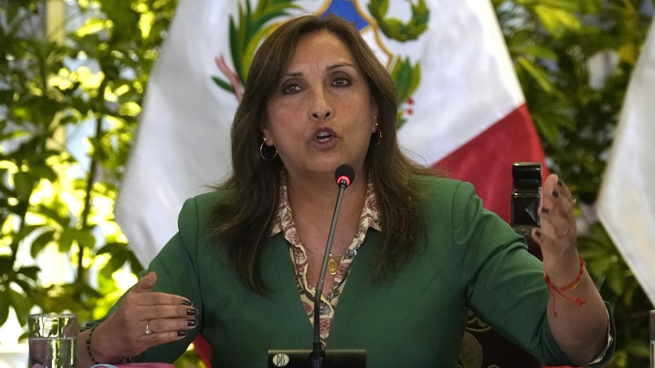 La Présidente du Pérou, Dina Boluarte, s'exprime lors d'une conférence de presse au palais du gouvernement à Lima, Pérou, jeudi 5 janvier 2023. [Keystone - AP Photo/Martin Mejia]