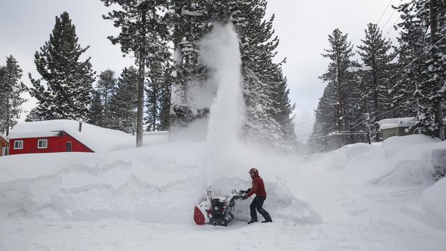 Après des records de neige, deux "rivières atmosphériques" foncent sur la Californie. [Keystone - Salgu Wissmath]