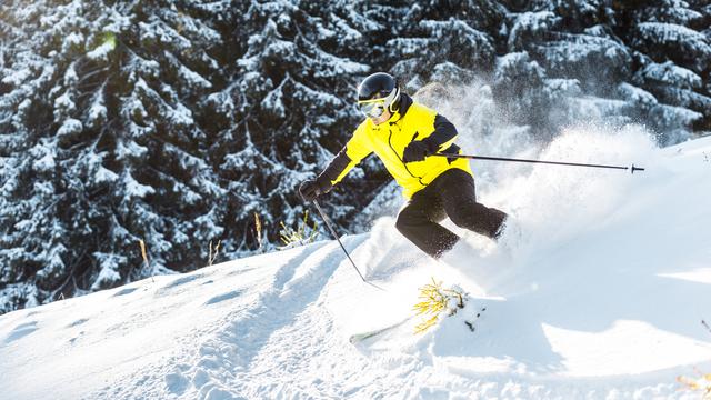 Le danger des casques de ski. [depositphotos - HayDmitriy]