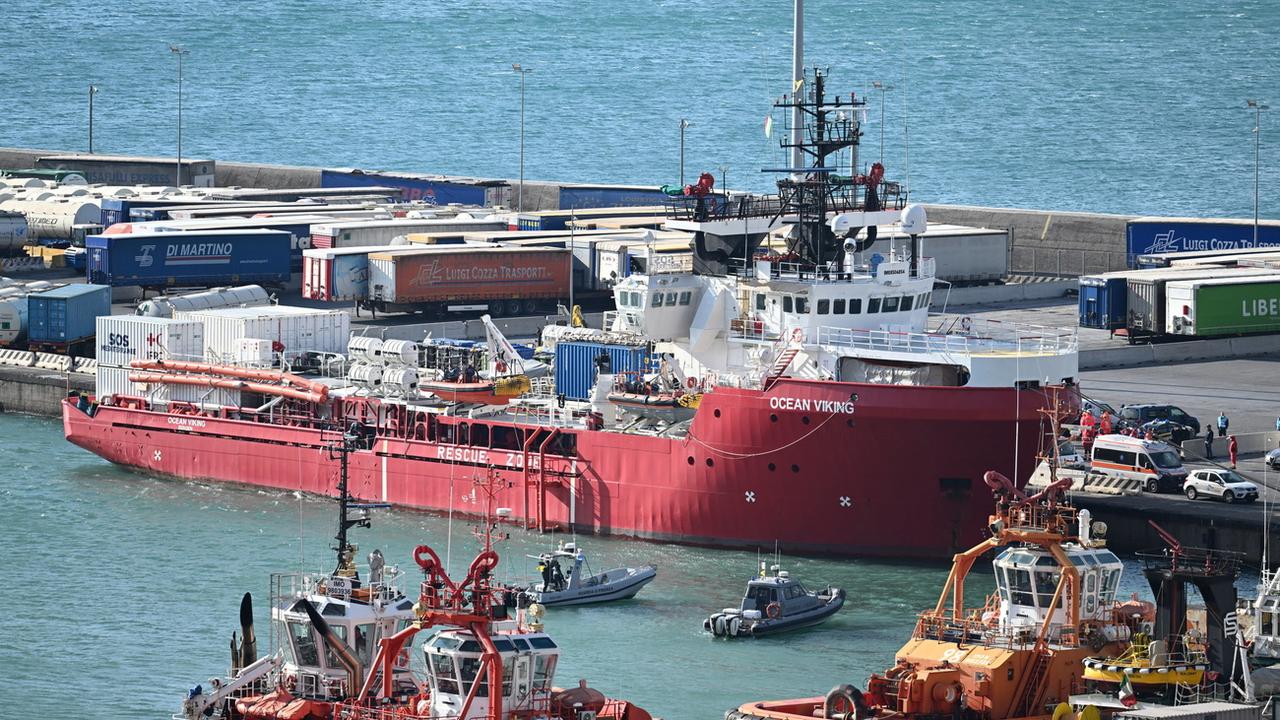 L'Ocean Viking a été autorisé à reprendre la mer, a annoncé l'ONG SOS Méditerranée. [Keystone - Massimo Pica - EPA]