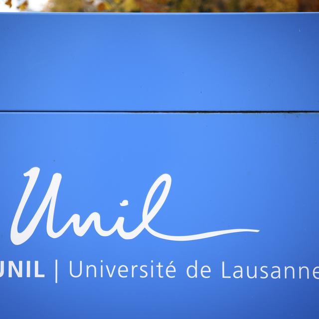 Le logo de l'Université de Lausanne (UNIL) photographié sur le quartier universitaire de Dorigny. [Keystone - Laurent Gillieron]