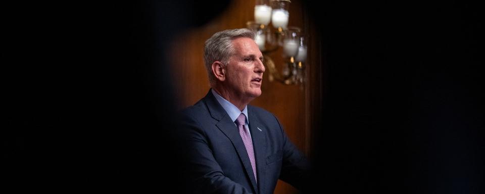 Kevin McCarthy devant la presse le 3 octobre 2023. [AFP - Anna Rose Layden]