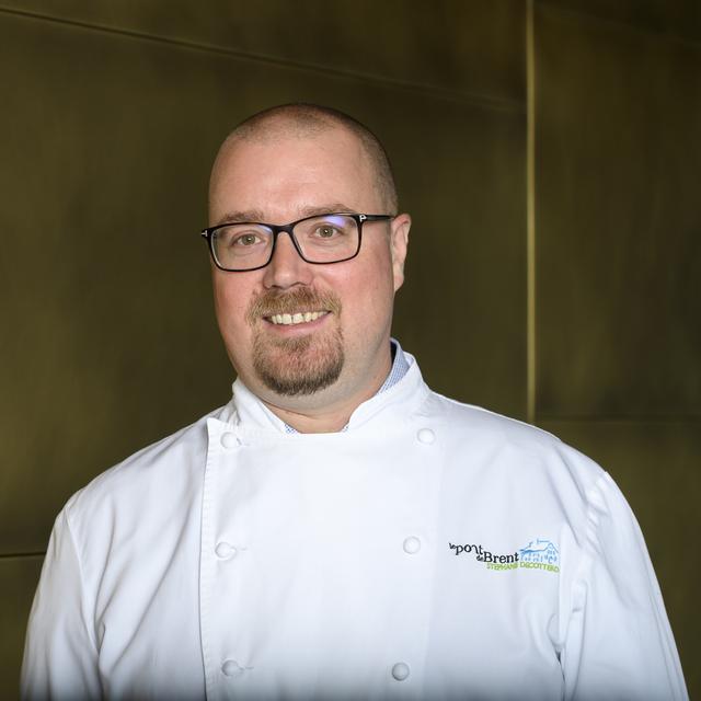 Le chef Stéphane Décotterd s'est installé au restaurant Bellevue de l'école hôtelière de Glion (VD) en 2021. [KEYSTONE - ANTHONY ANEX]