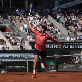 Djokovic disputera un 14e huitième de finale de rang à Paris. [Keystone - Christophe Ena]