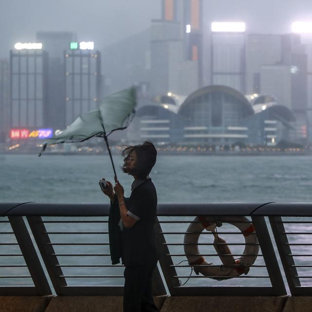 Saola pourrait être le typhon "le plus puissant" depuis 1949 dans la région de Hong Kong. [KEYSTONE - DANIEL CENG]