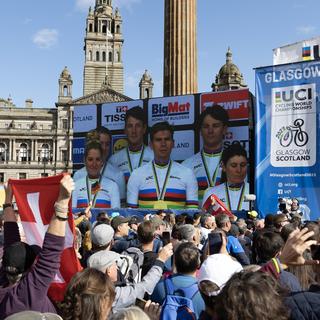 L'équipe suisse de cyclisme a gagné l'or lors de la course de relais mixte contre-la-montre aux Mondiaux 2023 de Glasgow. [Keystone/EPA - Robert Perry]