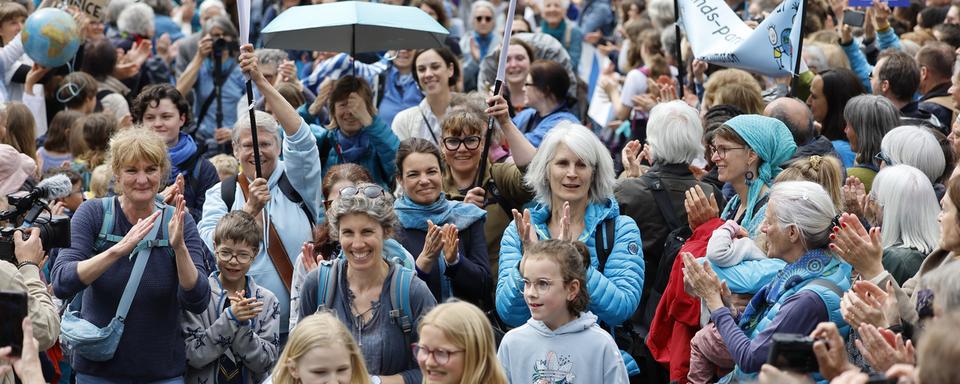 "La Marche Bleue" à Berne. [Keystone - Peter Klaunzer]