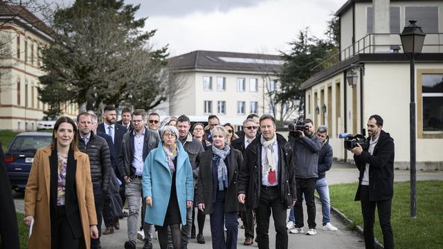 Elisabeth Baume-Schneider visite le centre pour requérants d'asile de Boudry, ce lundi 24 avril 2023. [Keystone - Gabriel Monnet]