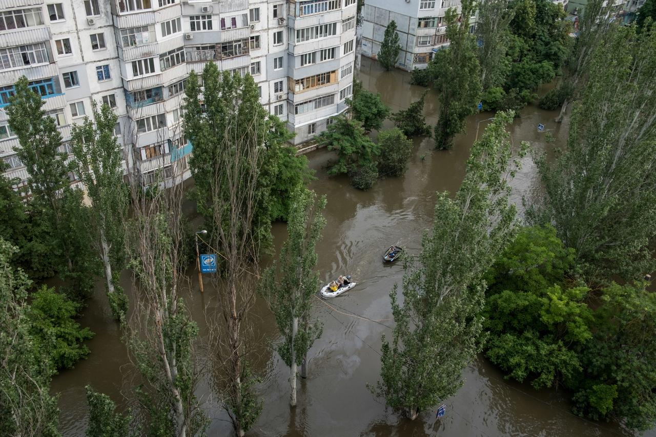 Plus de 600 km2 sont inondés après la destruction du barrage de Kakhovka. [KEYSTONE - GEORGE IVANCHENKO]