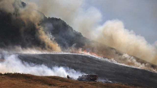 Le feu de San Antonio s'étend à l'est de Petaluma en Californie en juin 2023. Le phénomène a été amplifié par des mois de chaleur record dus au changement climatique et à un El Niño particulièrement fort. [Keystone - Kent Porter/The Press Democrat via AP]