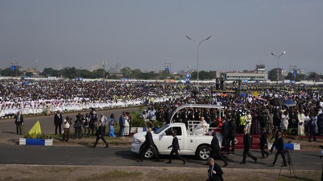 Plus d'un million de fidèles étaient présents pour la messe du pape à Kinshasa. [Keystone - Gregorio Borgia]