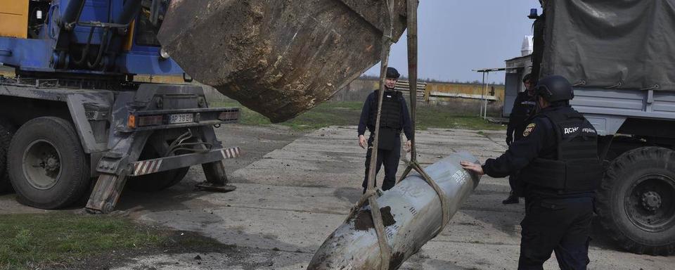 La livraison de bombes à sous-munitions à l'Ukraine est un "aveu de faiblesse", selon Moscou. [Keystone]