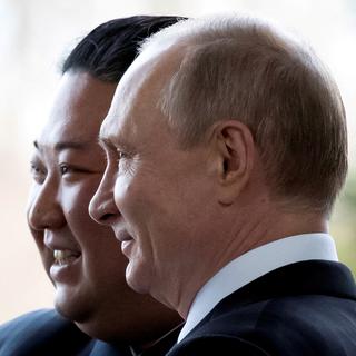 Kim Jong Un souhaite rencontrer Vladimir Poutine dans un futur proche pour discuter d'une livraison d'armes (image d'illustration). [Keystone/Pool via REUTERS - Alexander Zemlianichenko]