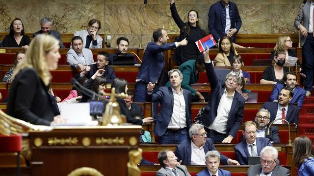 En France, les débats sur les retraites s'achèvent dans la confusion à l'Assemblée nationale. [AFP - LUDOVIC MARIN]