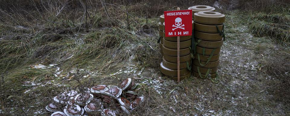 Les mines pullulent en Ukraine. [Keystone - AP Photo/Evgeniy Maloletka]