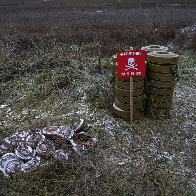 Les mines pullulent en Ukraine. [Keystone - AP Photo/Evgeniy Maloletka]