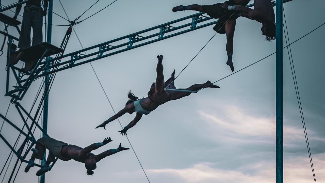 Le spectacle de trapèze de la compagnie Zali à Neuchâtel. [DR - Jeff Mojon]