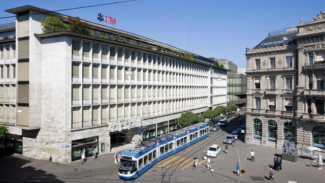 La Paradeplatz à Zurich avec les sièges d'UBS (à gauche) et de Credit Suisse (à droite). [Keystone - Alessandro Della Bella]