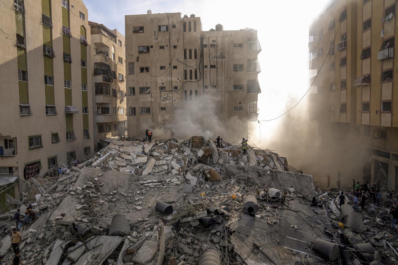 Plusieurs immeubles de la ville de Gaza ont été détruits par des frappes israéliennes. [Keystone/AP - Fatima Shbair]