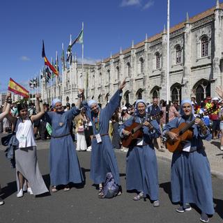 Mardi 1er août: un groupe de nonnes espagnoles à Lisbonne pour les Journées mondiales de la jeunesse. [Keystone - Ana Brigida]
