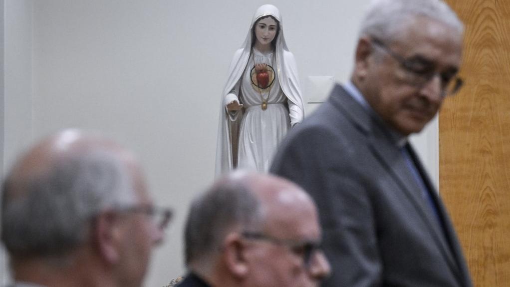 Les évêques portugais étaient réunis à Fatima, sous l'oeil de la Vierge. [AFP - Patricia de Melo Moreira]