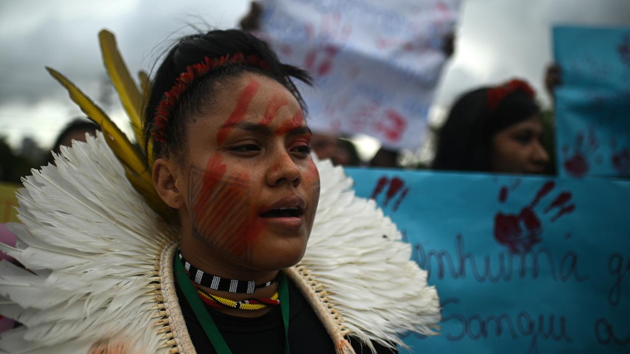 Les personnes indigènes de la région amazonienne sont très souvent assassinées à cause de leur défense de l'environnement. [Keystone/EPA - Andre Borges]