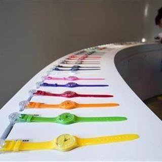 Swatch a annoncé mercredi pouvoir contester la saisie des montres arc-en-ciel en Malaisie. [Keystone]