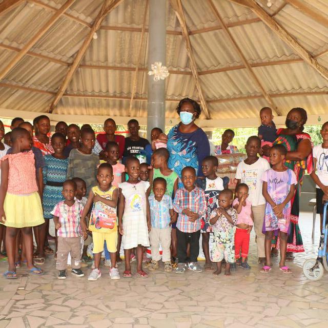 Depuis 2007, plusieurs voyages ont été organisés pour permettre aux bénévoles de rendre visite aux orphelins togolais [Sébastien Salvi]