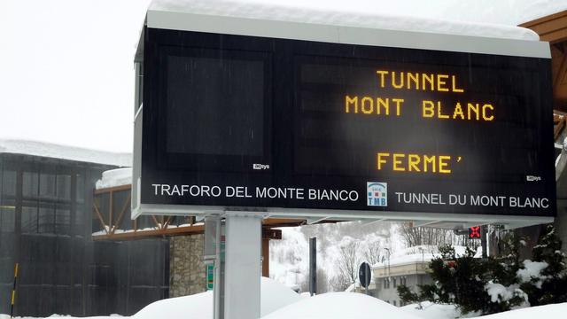 Le tunnel du Mont-Blanc entre l'Italie et la France doit fermer pour d'importants travaux (image d'illustration). [EPA / Keystone - Societa italiane per il traforo del monte bianco]