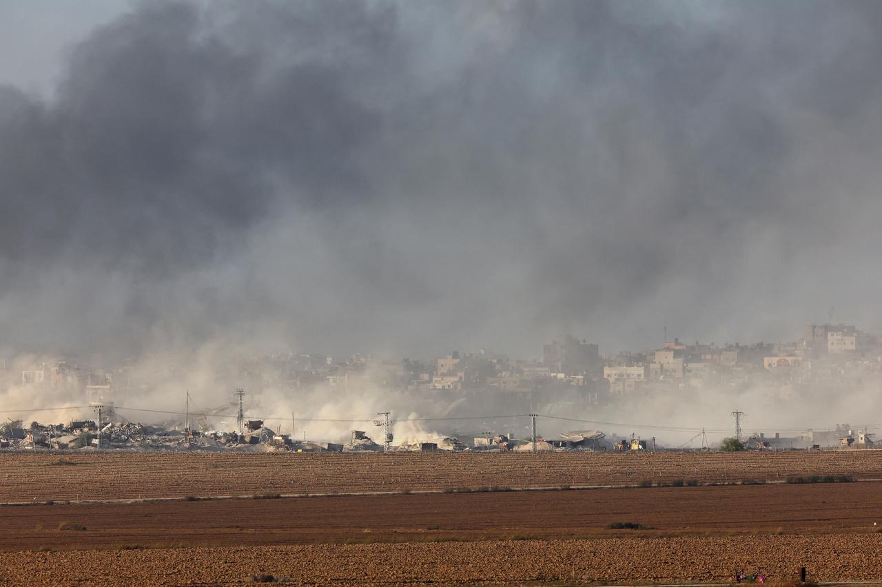 De la fumée s'élève au-dessus de Gaza, au milieu du conflit en cours entre Israël et le groupe Hamas, le 9 décembre 2023 (image d'illustration). [reuters - Athit Perawongmetha]