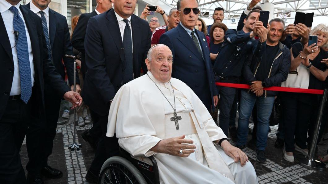 le pape François, 86 ans, a quitté vendredi matin l'hôpital Gemelli de Rome pour rentrer au Vatican. [afp - Alberto Pizzoli]